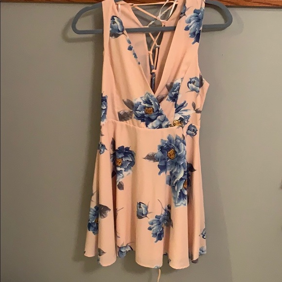 Lulus Dresses & Skirts - Lulus dress